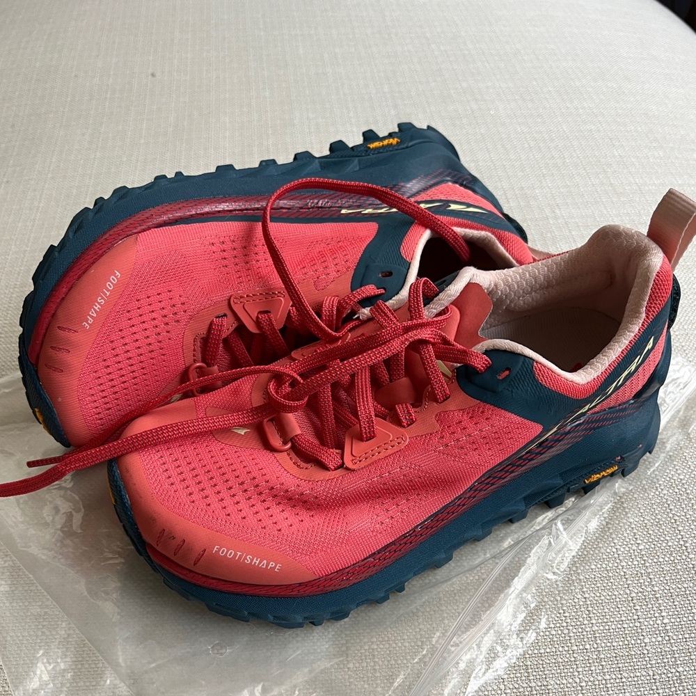 Altra Olympus 4 Womens Shoes Size 6.5 Trail Running Sneaker Navy/Coral